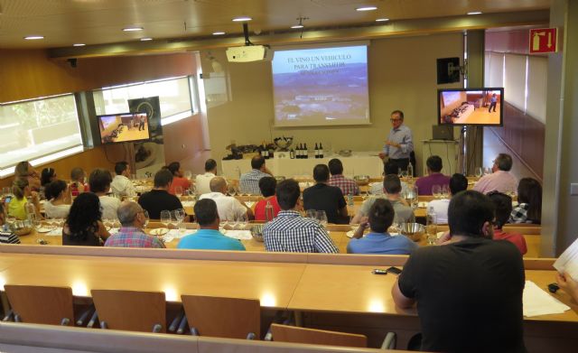 Sesión de cata de vinos en el centro de Cualificación Turística - 1, Foto 1