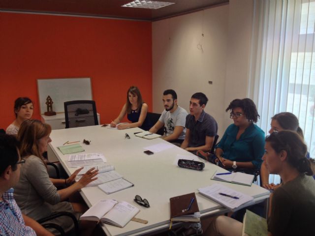 Juegos, Ciclo de Cine y Actividades Teatrales para el Club de Idiomas del Ayuntamiento de Murcia - 1, Foto 1