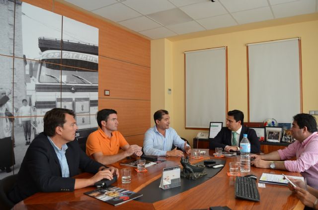 El alcalde, José Miguel Luengo elogia el crecimiento del Grupo Caliche convertido en un referente internacional de logística y transporte - 4, Foto 4