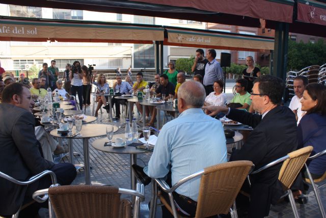 El Alcalde comparte un desayuno con vecinos para hablar sobre Murcia - 2, Foto 2
