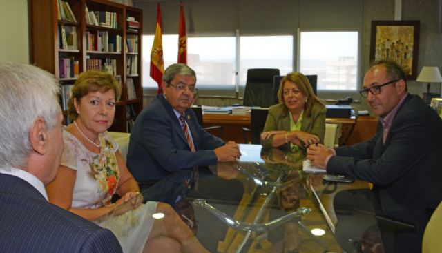 La consejera de Educación y Universidades recibe al presidente de la Academia de Veterinaria - 1, Foto 1