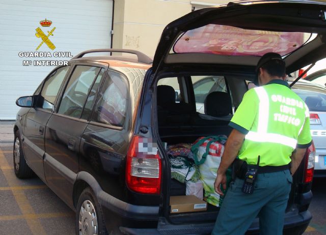 La Guardia Civil detiene a una mujer que conducía con un carnet robado - 2, Foto 2
