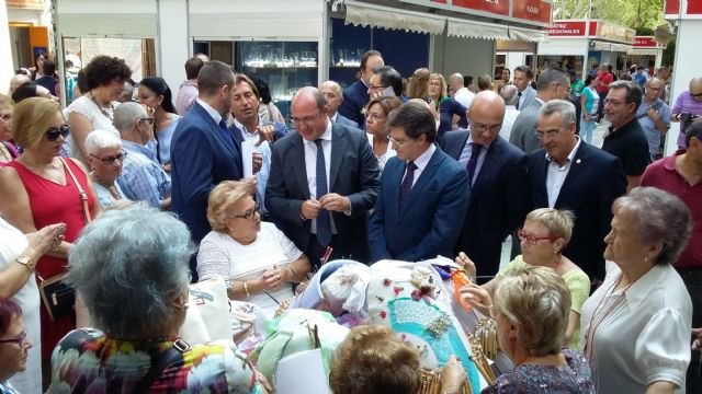 Pedro Antonio Sánchez asegura que el Plan de Apoyo al Comercio Minorista incluirá medidas específicas para el sector artesano - 1, Foto 1