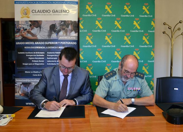 El Instituto Claudio Galeno y la Guardia Civil firman un acuerdo para formar a los efectivos del Cuerpo en el uso del desfibrilador - 2, Foto 2