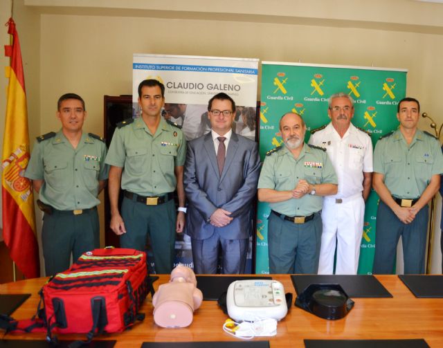 El Instituto Claudio Galeno y la Guardia Civil firman un acuerdo para formar a los efectivos del Cuerpo en el uso del desfibrilador - 3, Foto 3