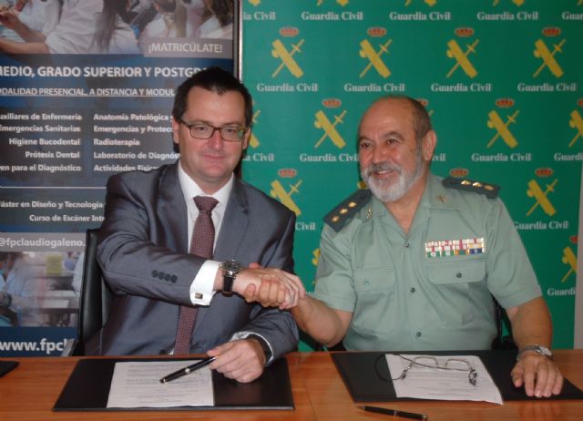 El Instituto Claudio Galeno y la Guardia Civil firman un acuerdo para formar a los efectivos del Cuerpo en el uso del desfibrilador - 5, Foto 5