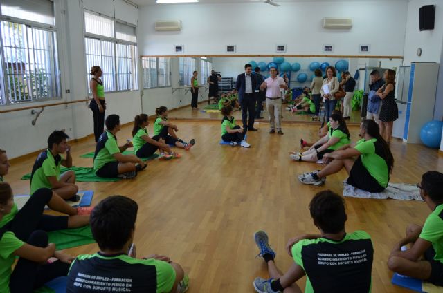Quince jóvenes en paro se forman profesionalmente como monitores deportivos en un programa mixto del SEF en San Javier - 1, Foto 1