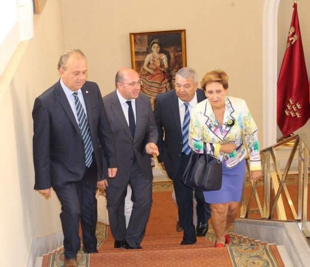 El Presidente de la Comunidad Autónoma recibe al Paso Azul en San Esteban - 1, Foto 1