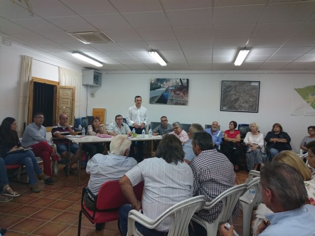 El equipo de Gobierno asiste por primera vez a la Asamblea de la Asociacin de Vecinos de Gebas, Foto 1