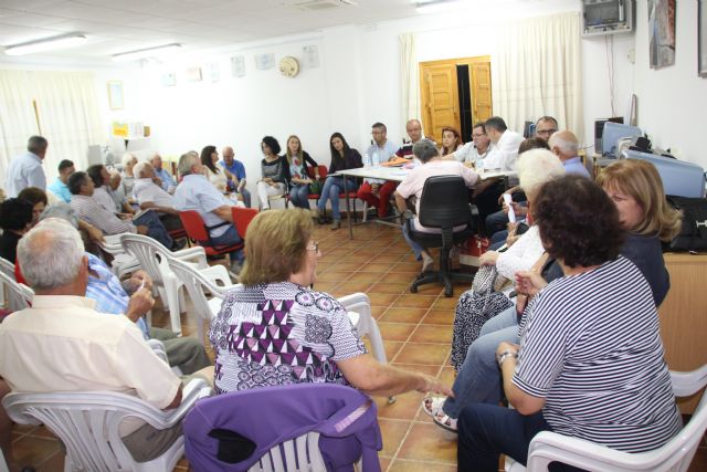 El equipo de Gobierno asiste por primera vez a la Asamblea de la Asociacin de Vecinos de Gebas, Foto 2