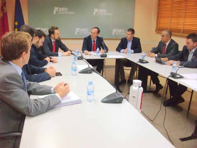 El director del Info se reúne con la junta directiva de AJE - 1, Foto 1