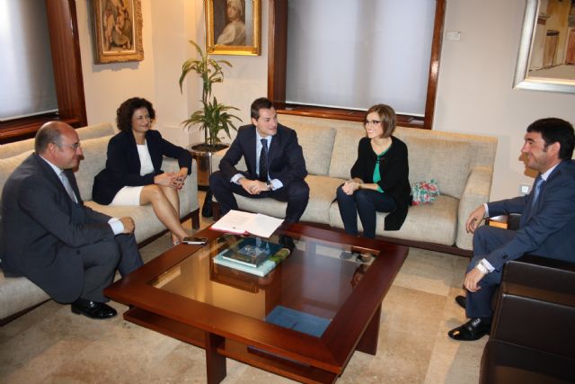El Alcalde de Cehegín se reúne con el Presidente de la Comunidad Autónoma para exponerle la situación económica del municipio - 1, Foto 1