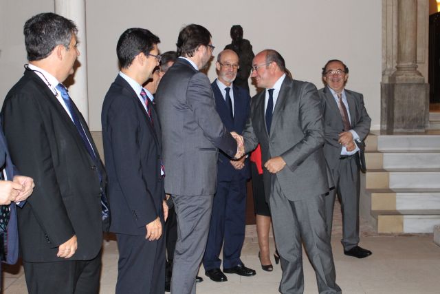 El presidente de la Comunidad recibe a los rectores y vicerrectores de las universidades españolas - 1, Foto 1