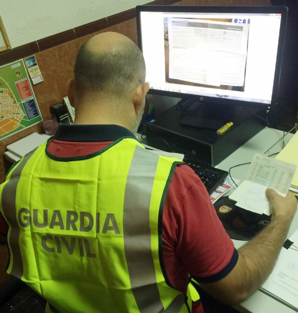 La Guardia Civil detiene a un menor dedicado a cometer atracos y estafas en Jumilla - 1, Foto 1