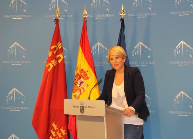El Ejecutivo regional concede la máxima distinción regional a 32 víctimas del terrorismo de la Región de Murcia - 1, Foto 1
