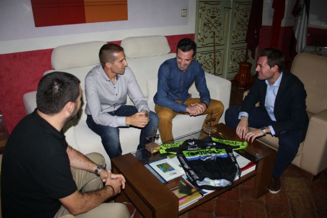 El Alcalde de Cehegín recibe, a dos deportistas cehegineros, como reconocimiento público a sus gestas deportivas - 1, Foto 1