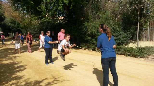 Grandes y pequeños se reúnen en las Alamedas para disfrutar de una jornada de juegos populares y tradición - 3, Foto 3