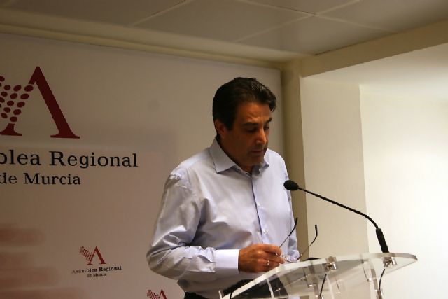 El PSOE pide explicaciones al consejero de por qué no ha puesto en marcha medidas para el retorno de los jóvenes que han tenido que marcharse al extranjero - 1, Foto 1