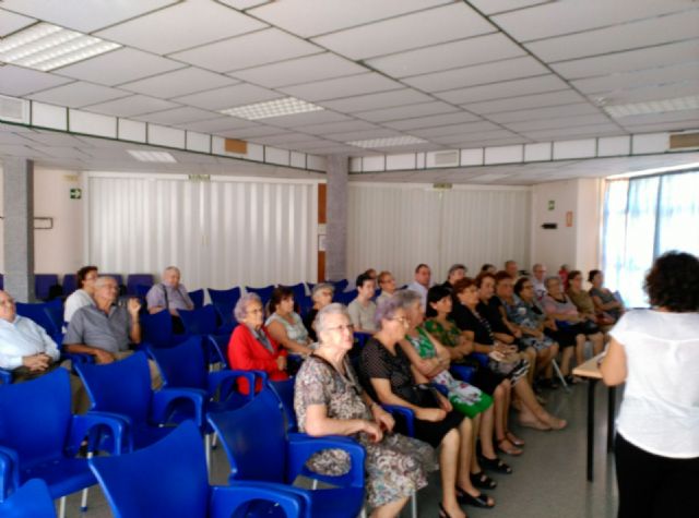 El servicio de Teleasistencia informa sobre productos de apoyo para las actividades cotidianas, Foto 1