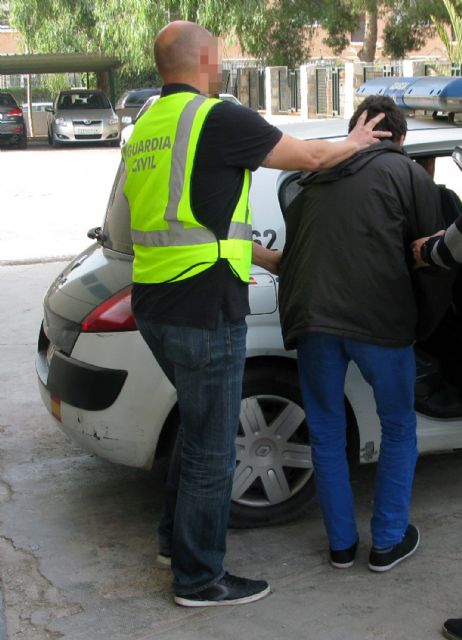 La Guardia Civil detiene a tres personas por una quincena de robos en vehículos - 1, Foto 1