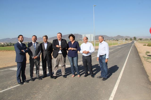 La alcaldesa de Puerto Lumbreras y el consejero de Fomento inauguran las actuaciones de mejora en la carreta RM-D19 - 1, Foto 1