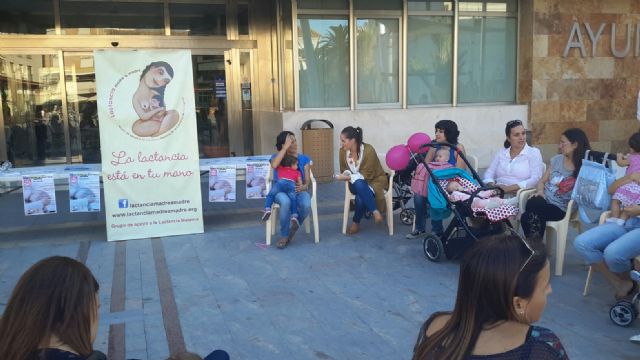 Un grpo de madres reivindica la lactancia materna en un acto público - 3, Foto 3