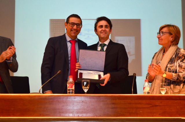 El Consejo General de la Ingeniería Técnica Industrial de España recibe el reconocimiento a su labor de mediación judicial en las IV Jornadas Profesionales celebradas en Murcia - 1, Foto 1