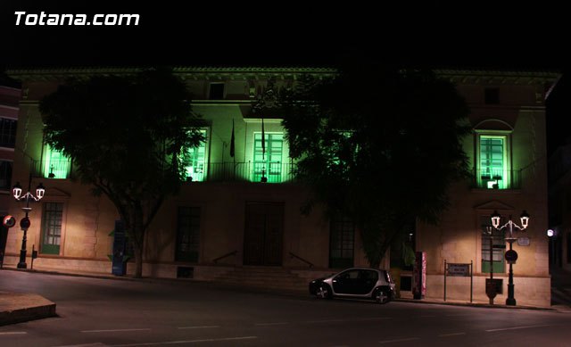 El Ayuntamiento de Totana se iluminó de verde por la #Plenainclusión de las personas con discapacidad intelectual, Foto 3