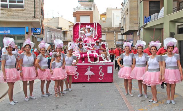 Miles de lumbrerenses participan en el Desfile de Carrozas con motivo de las Fiestas Patronales 2015 - 2, Foto 2