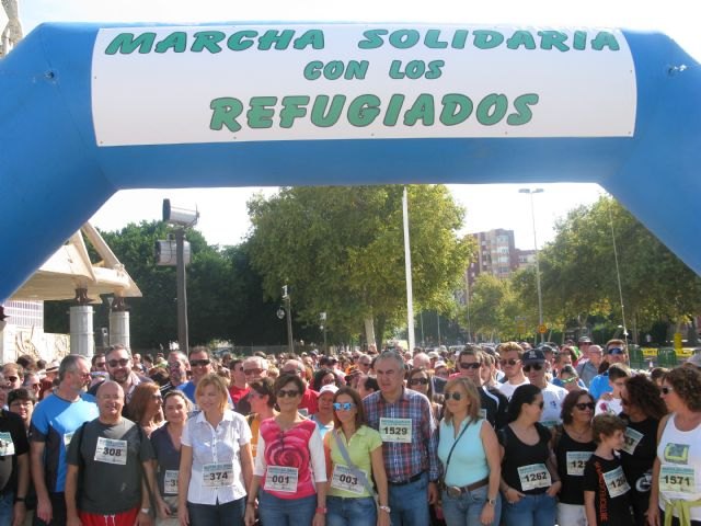 Centenares de ciudadanos arropan la marcha solidaria con los refugiados - 2, Foto 2