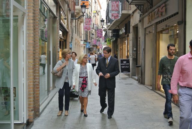 Los comercios de Platería y Trapería se visten de otoño - 1, Foto 1