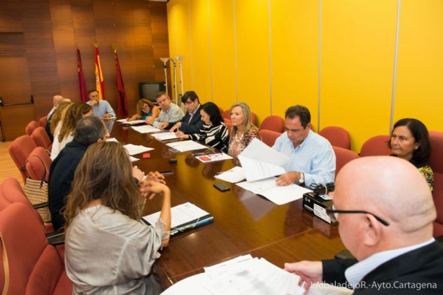 Luz verde a la bajada de tributos municipales - 1, Foto 1