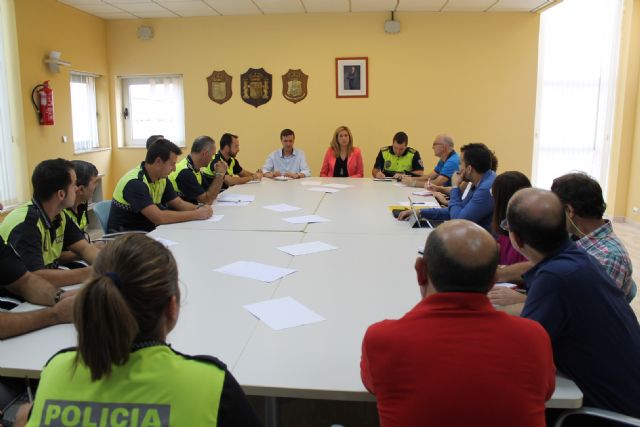 Reunión Alcaldesa, Concejal, Directores de centros escolares y Policías Tutores para marcar las pautas de este curso - 1, Foto 1