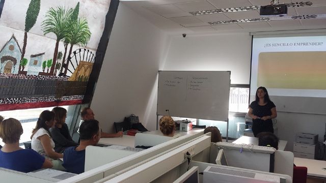 Taller de Formación en Economía Social y Autoempleo, impartido por UCOMUR en la Agencia de Desarrollo Local  de Alcantarilla - 1, Foto 1