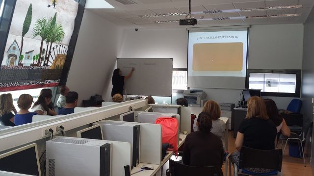 Taller de Formación en Economía Social y Autoempleo, impartido por UCOMUR en la Agencia de Desarrollo Local  de Alcantarilla - 3, Foto 3