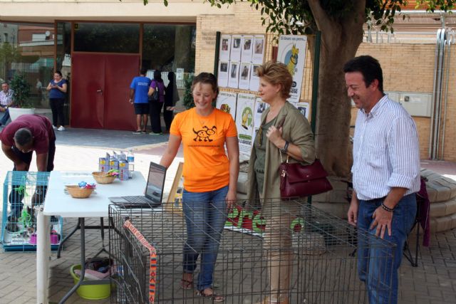 Alcantarilla conmemora el Día Mundial de los Animales, con un punto informativo sobre adopciones - 1, Foto 1
