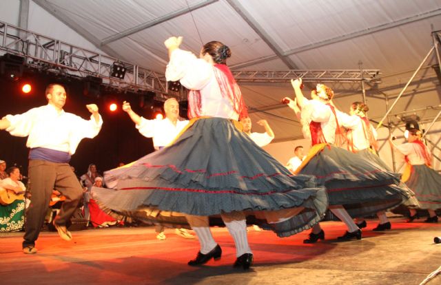 Folklore a cargo de Coros y Danzas Virgen del Rosario en las fiestas de Puerto Lumbreras - 1, Foto 1