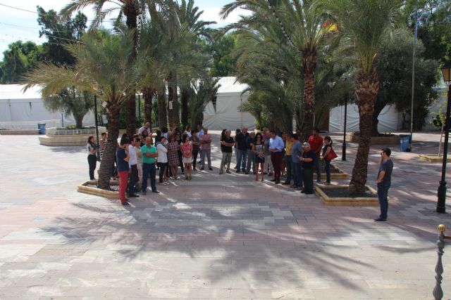 El Ayuntamiento de Alhama se suma al minuto de silencio por la mujer asesinada en Beniel - 2, Foto 2