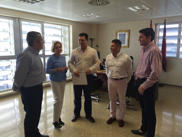 El alcalde aborda con la consejera Adela Martínez-Cachá las prioridades del municipio - 1, Foto 1