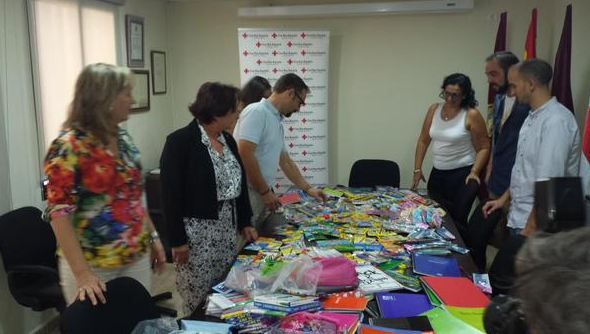 JJSS Lorca recauda material escolar para más de medio centenar de niños lorquinos en riesgo de exclusión social - 2, Foto 2