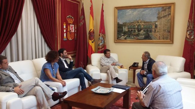 El Alcalde agradece a Juan Perán el mecenazgo del Grupo Pikolinos - 1, Foto 1