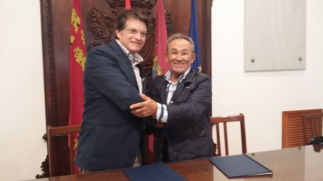 El Alcalde agradece a Juan Perán el mecenazgo del Grupo Pikolinos - 2, Foto 2