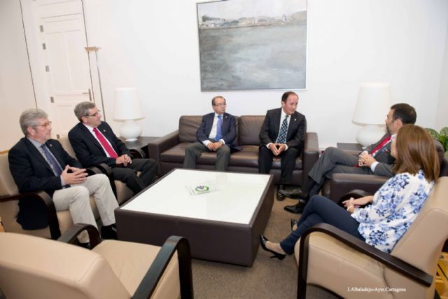 Los hermanos mayores cumplimentan al alcalde - 1, Foto 1