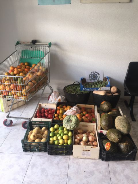 La Policía Local decomisa 200 kilos de fruta y verdura en el mercadillo del Cénit - 1, Foto 1