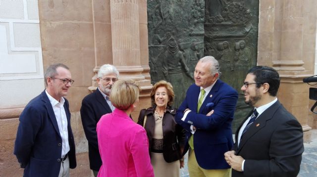 Visita de la consejera de Cultura, Dª Noelia Arroyo, al Paso Blanco - 2, Foto 2