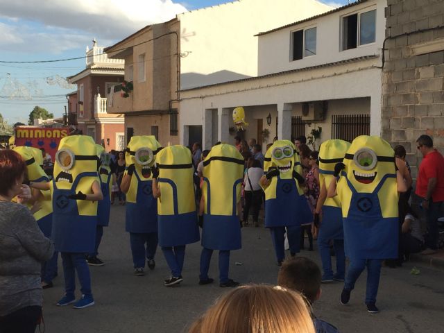 El desfile de carrozas llena de colorido las fiestas en honor a la Virgen del Pilar 2015 - 2, Foto 2
