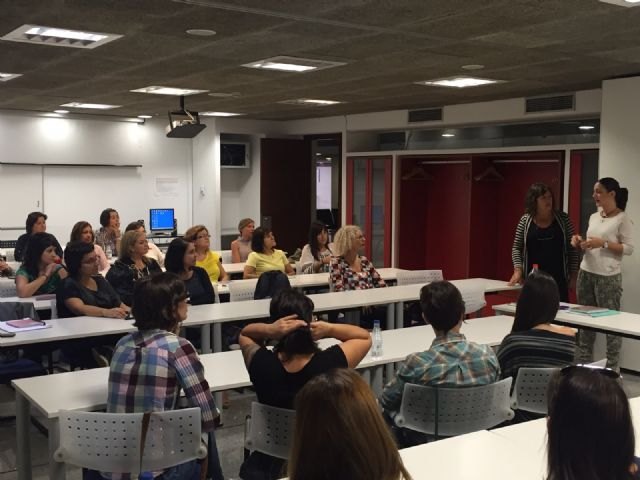 Familia forma a 80 técnicos de los Centros para Mujeres Víctimas de Violencia de Género para que impartan una atención integral - 1, Foto 1