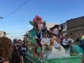 El desfile de carrozas llena de colorido las fiestas en honor a la Virgen del Pilar 2015