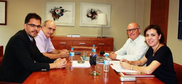 Encarna Guillén subraya que desarrollar un sistema sanitario completo requiere adaptarse a las necesidades de cada persona - 1, Foto 1