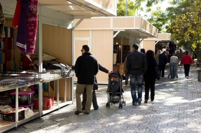 Covocada la adjudicación de puestos navideños de bisutería y artesanía en la Alameda de San Antón - 1, Foto 1